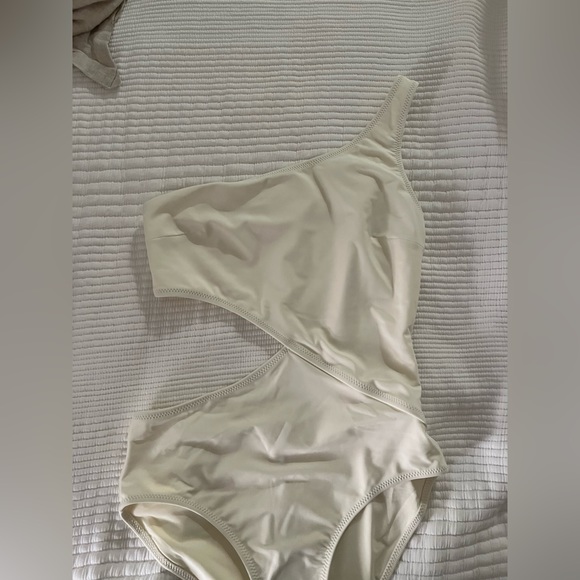 NWT Solid and Stripped Claudia One piece in Cream - medium - Picture 5 of 8